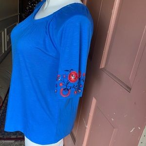 NWOT Westport on/off shoulder blouse with embroidery, L